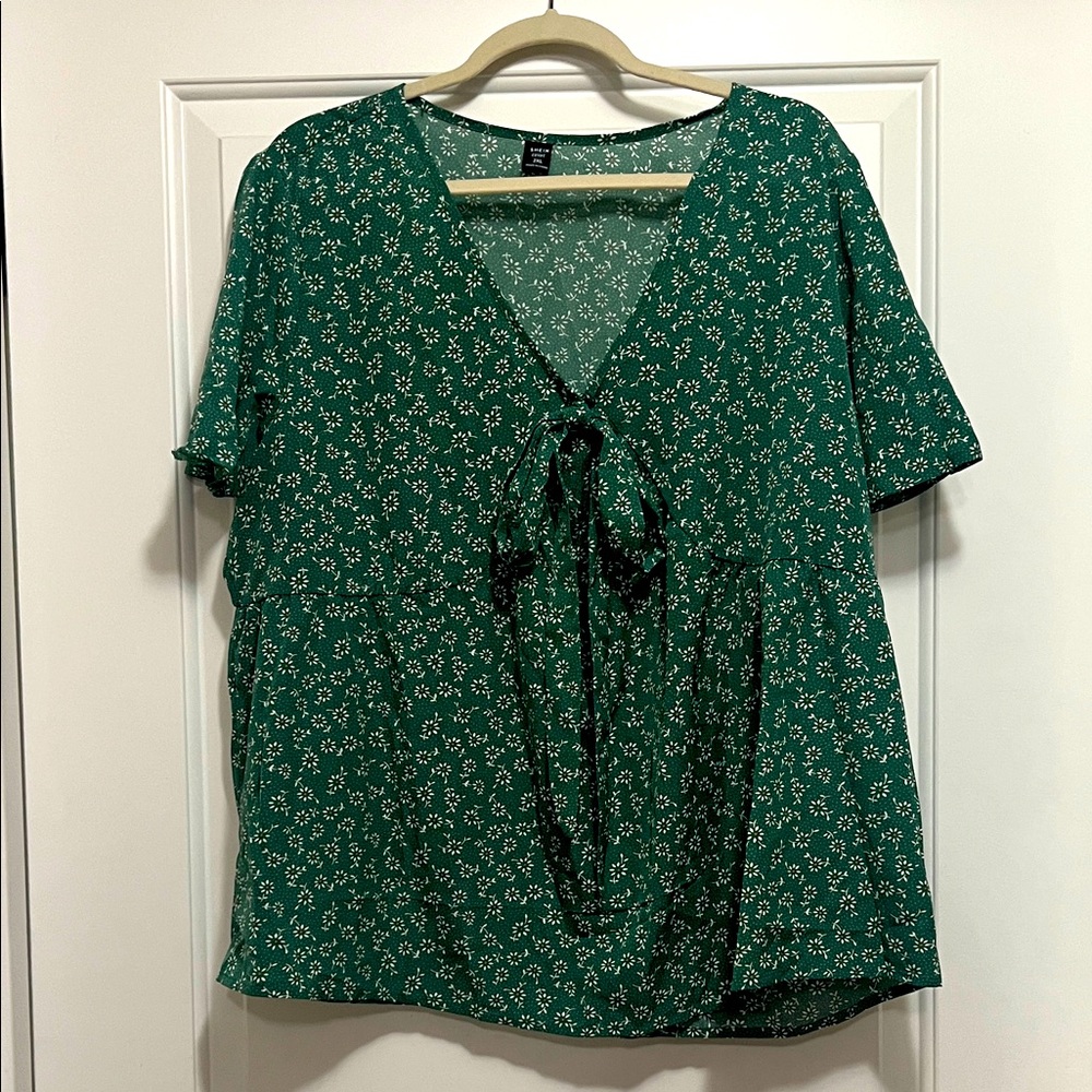 SHEIN Green Floral Blouse with Tie-Front